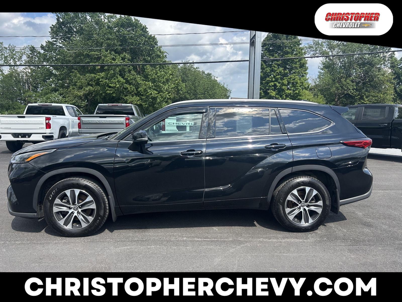 2022 Toyota Highlander XLE in Black — front three-quarter view