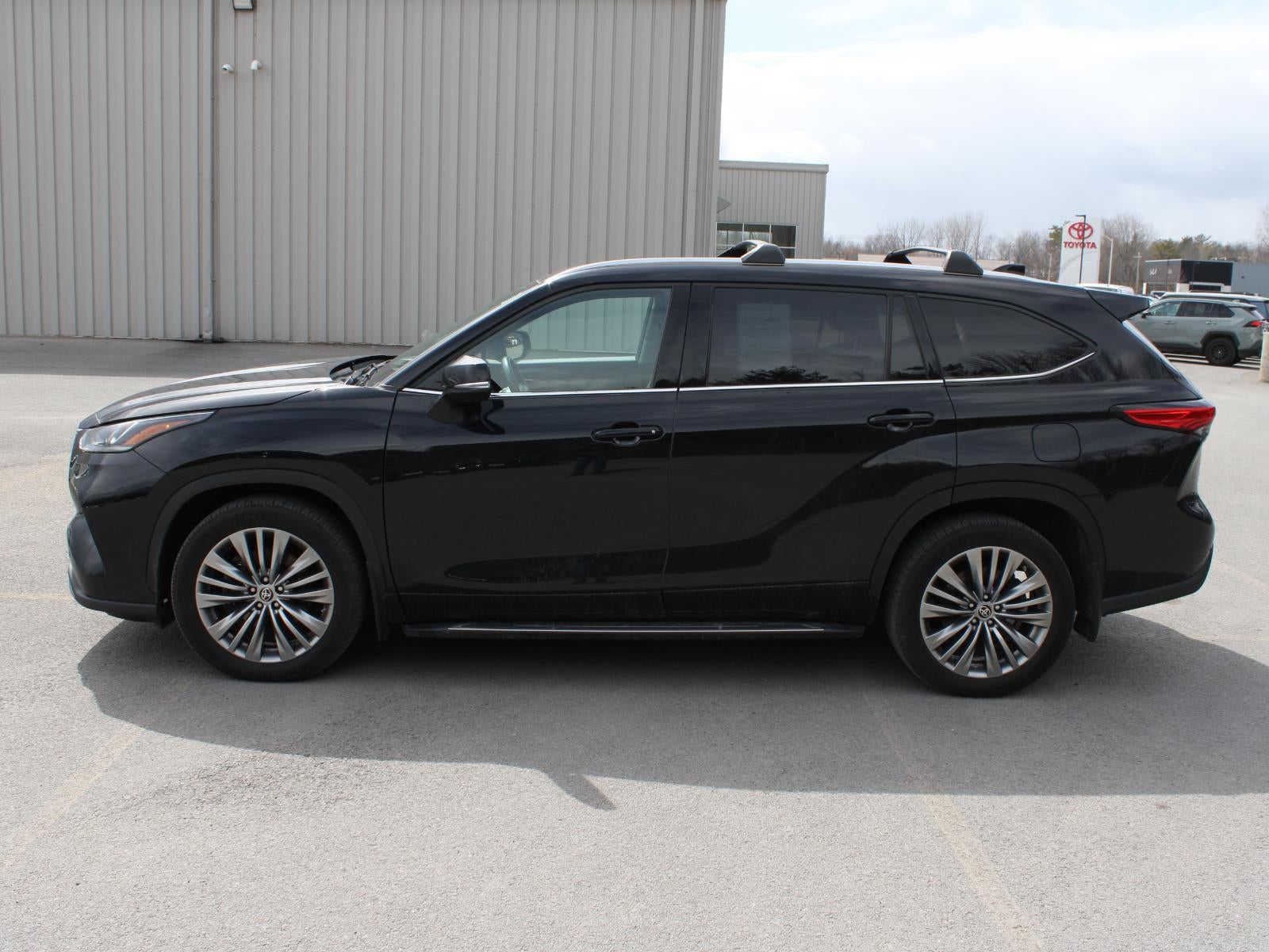 2022 Toyota Highlander — detail view