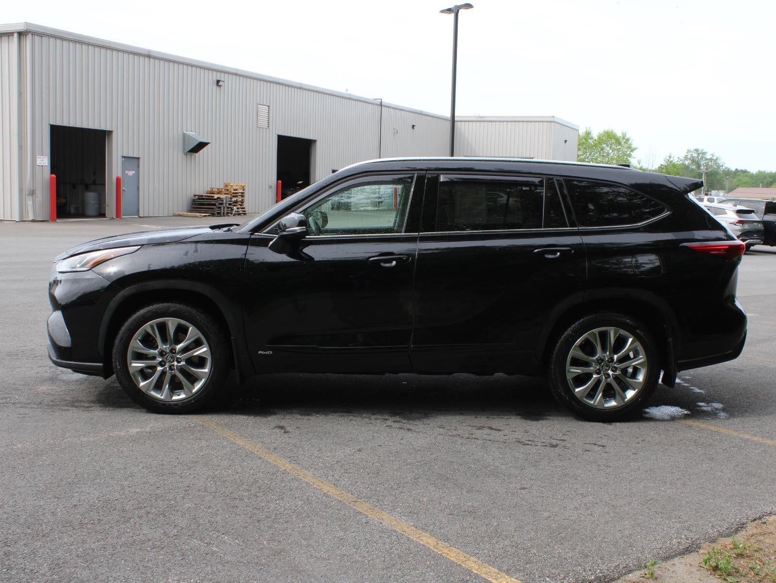 2023 Toyota Highlander — detail view