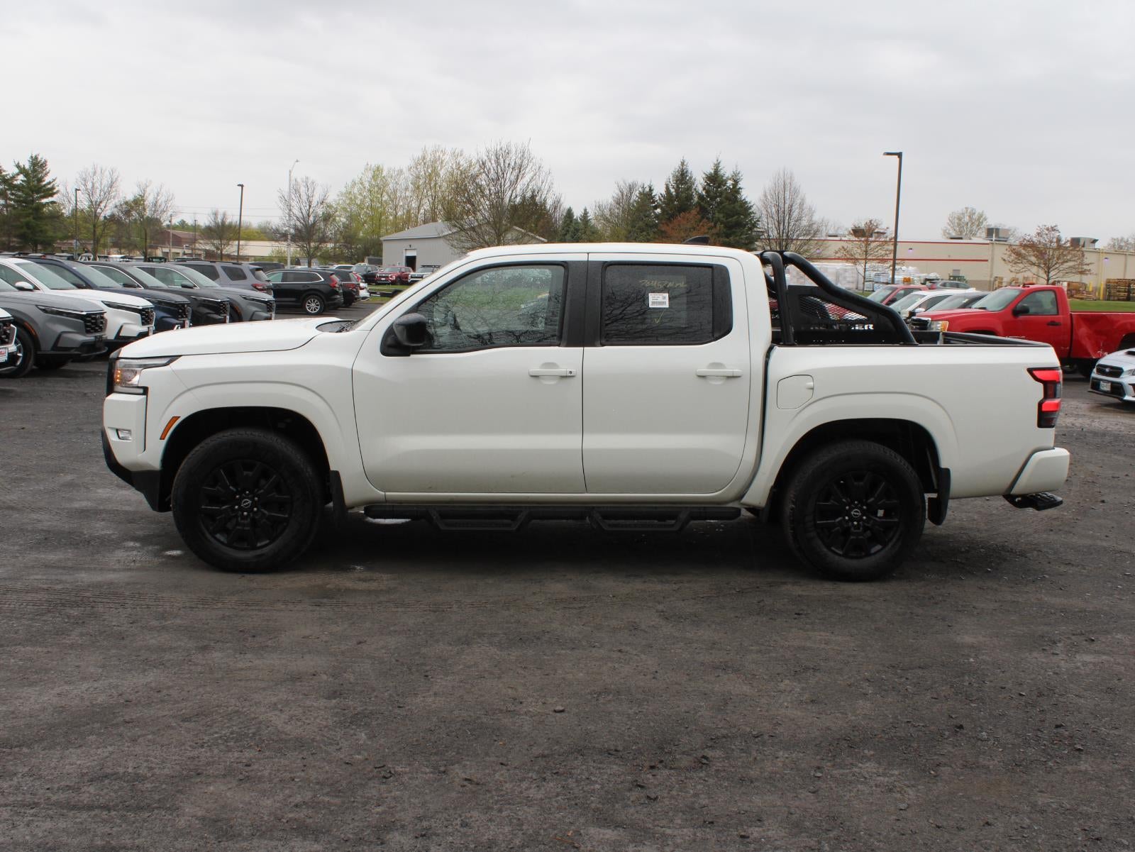 2023 Nissan Frontier — detail view