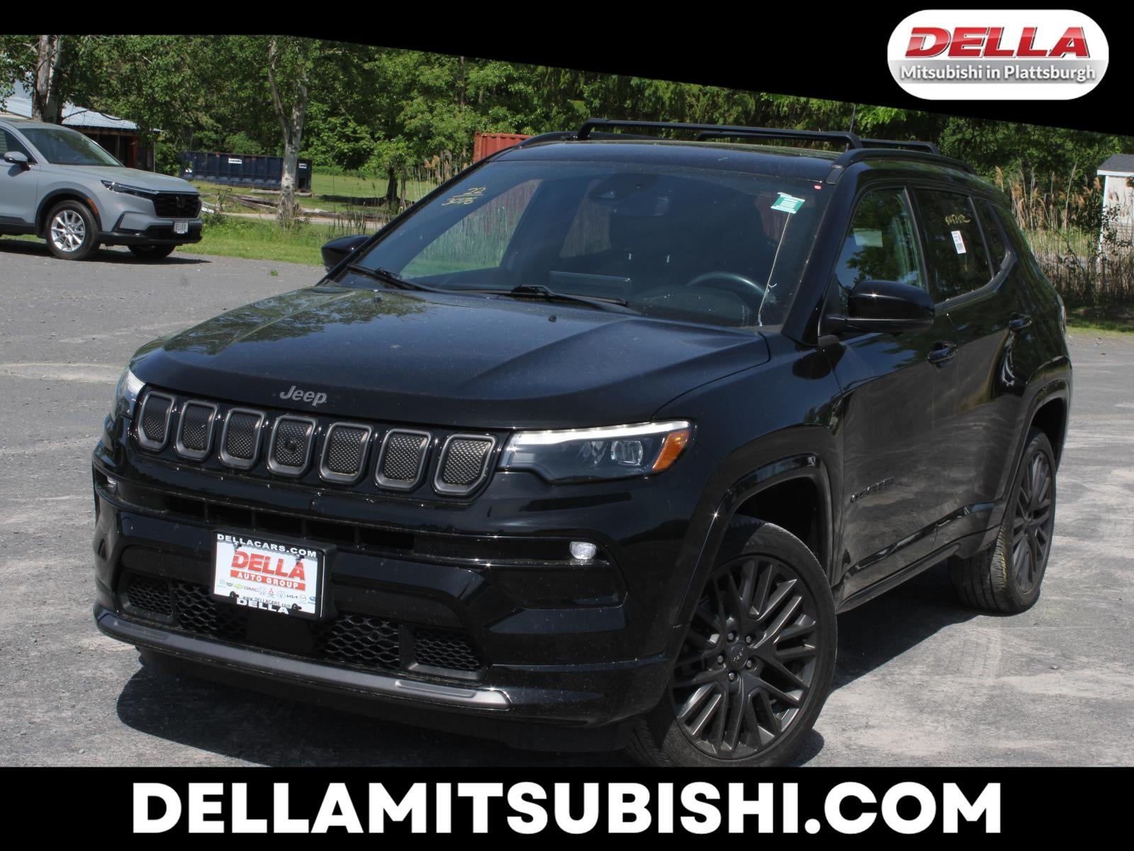 2022 Jeep Compass High Altitude in Diamond Black Crystal Pearlcoat — front three-quarter view