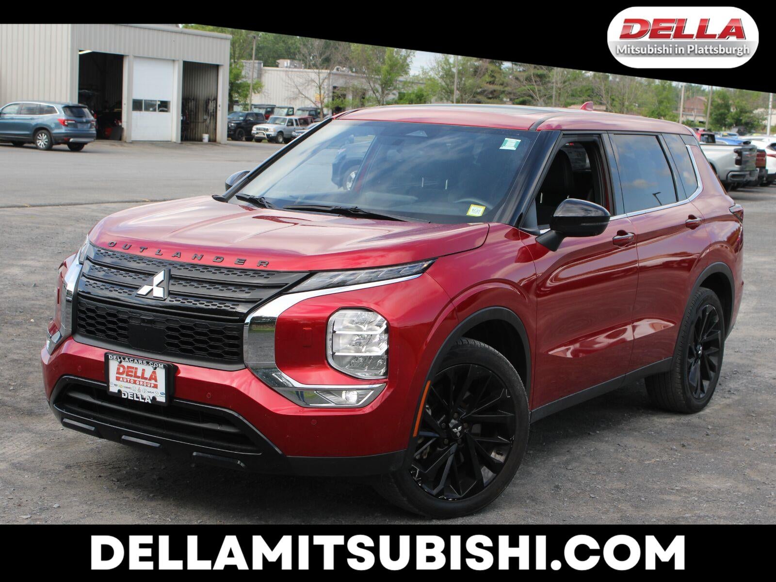 2024 Mitsubishi Outlander SE Black Edition w/Pano Roof in Red Diamond — front three-quarter view