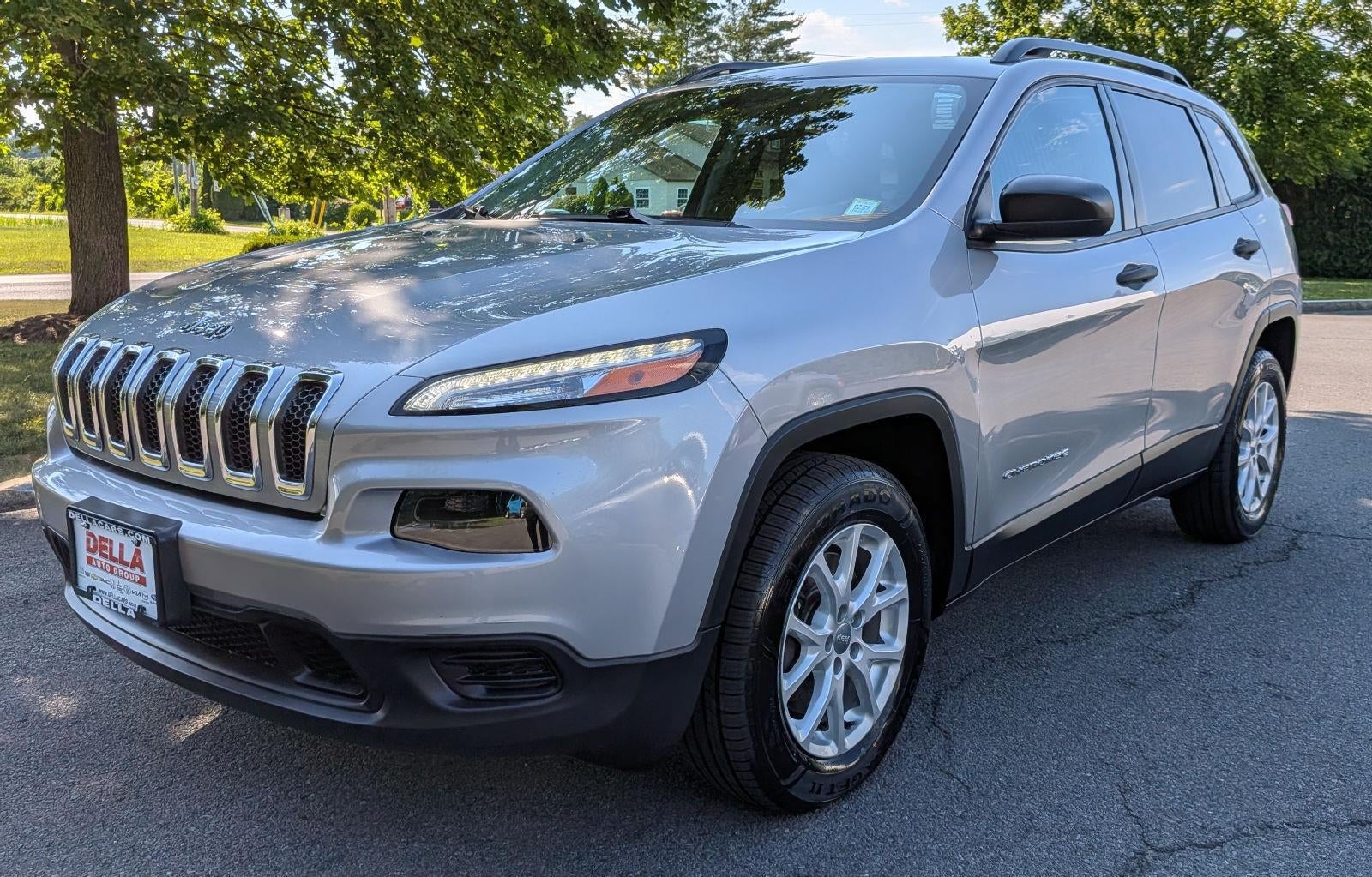 2016 Jeep Cherokee — rear three-quarter view