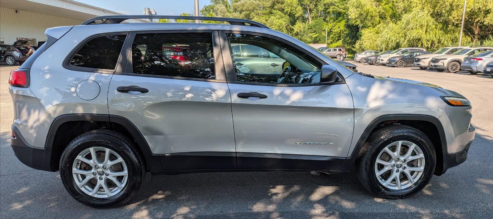 2016 Jeep Cherokee — detail view